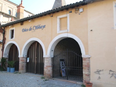 LOCAL COMMERCIAL QUARTIER ABBATIAL A VENDRE - TOURNUS - 300 m2 - RÉALISÉ