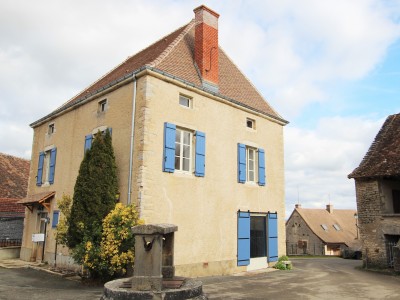 MAISON DE VILLAGE A VENDRE - ST GENGOUX LE NATIONAL - 151 m2 - 169000 €