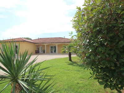 MAISON MODERNE DE PLAIN-PIED A VENDRE - SIMANDRE - 167 m2 - 329000 €
