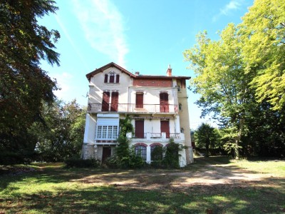 PROPRIETE A VENDRE - TOURNUS - 267 m2 - 665000 €