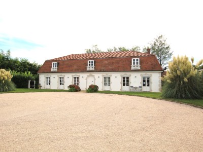 PROPRIETE A VENDRE - LOUHANS - 174 m2 - 380000€