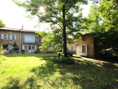 PROPRIETE A VENDRE - TOURNUS - 413 m2 - 699000€