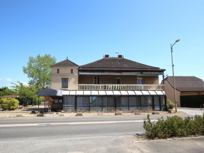 IMMEUBLE MIXTE A VENDRE - TOURNUS - 609 m2 - 198000€ 