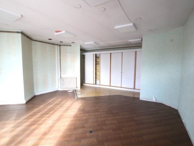 LOCAL COMMERCIAL A VENDRE - TOURNUS - 134 m2 - 139�000�&euro; 