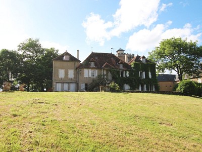 PROPRIETE DE FAMILLE A VENDRE - AUTUN - 500 m2 - 935000 €