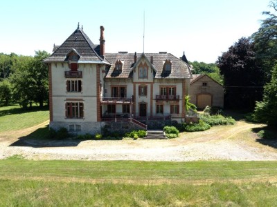 CHATEAU A VENDRE - TOURNUS - 808 m2 - 1029000€