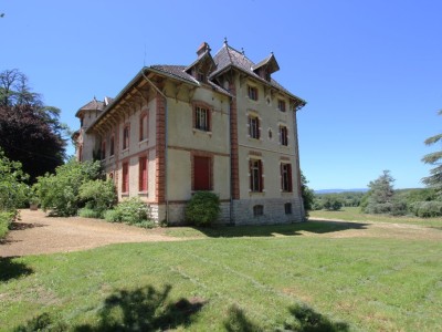 CHATEAU A VENDRE - TOURNUS - 808 m2 - 1029000€