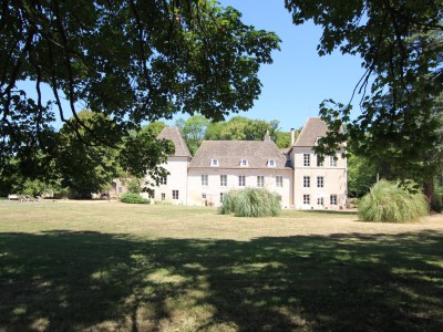 CHATEAU A VENDRE - TOURNUS - 697 m2 - 1 700 000 &euro;