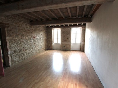 IMMEUBLE DE RAPPORT A VENDRE - TOURNUS - 246 m2 - 350�000�&euro;