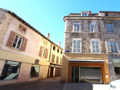 IMMEUBLE DE RAPPORT A VENDRE - TOURNUS - 242 m2 - 319 000 €