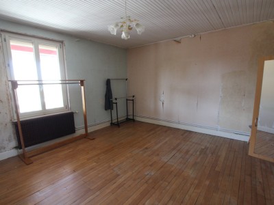 IMMEUBLE MIXTE A VENDRE - TOURNUS - 609 m2 - 198 000 €