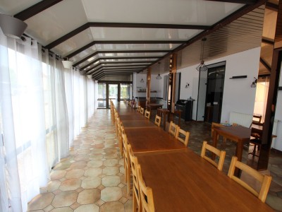 609m²