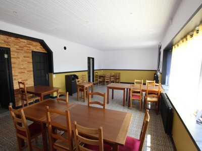 609m²