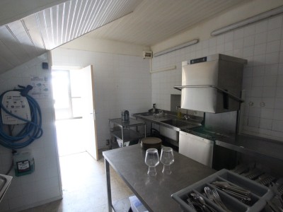 609m²