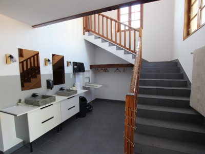 609m²
