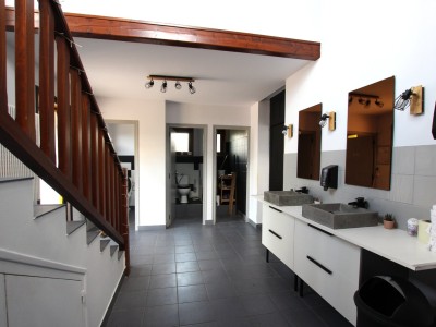 609m²