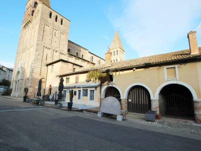 LOCAL COMMERCIAL QUARTIER ABBATIAL A VENDRE - TOURNUS - 300 m2 - RÉALISÉ