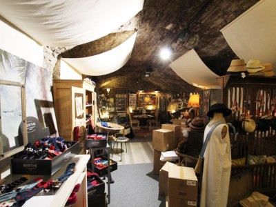 LOCAL COMMERCIAL QUARTIER ABBATIAL A VENDRE - TOURNUS - 300 m2 - RÉALISÉ