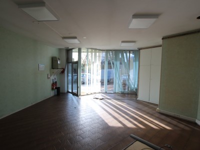 LOCAL COMMERCIAL A VENDRE - TOURNUS - 134 m2 - 139�000�&euro; 