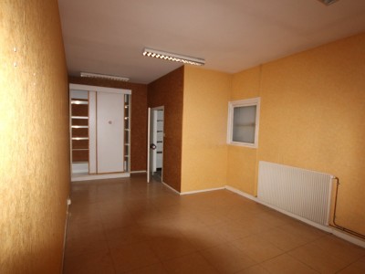 LOCAL COMMERCIAL A VENDRE - TOURNUS - 134 m2 - 139�000�&euro; 