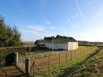 LOCAL D ACTIVITE A VENDRE - TOURNUS - 527 m2 - 250�000�&euro; 