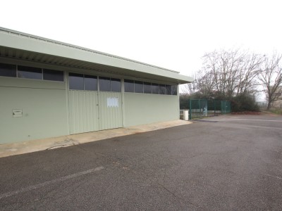 LOCAL D ACTIVITE A VENDRE - TOURNUS - 143 m2 - 99 000 €