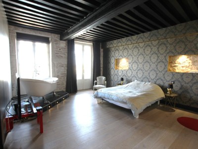 LOFT A VENDRE - TOURNUS - 160 m2 - 315�000�&euro;