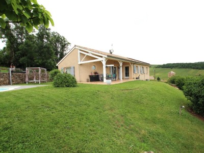 MAISON TRADITIONNELLE SUR SOUS-SOL AVEC PISCINE A VENDRE - CHASSELAS - 124 m2 - Prix : nous consulter