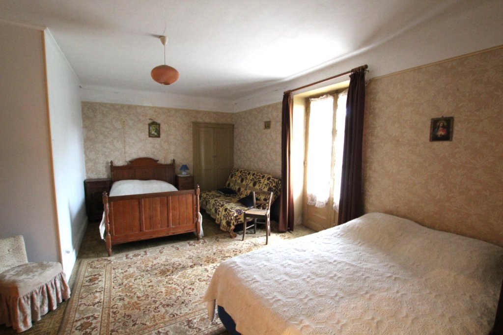MAISON - ETRIGNY - 144 m2 - VENDU