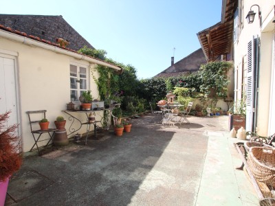 MAISON A VENDRE - TOURNUS - 129 m2 - 198000 €