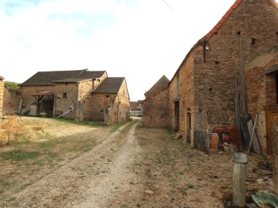 PROPRIETE A VENDRE - SENNECEY LE GRAND - 585 m2 - 226 000 €
