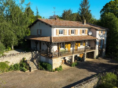 MAISON - TOURNUS - 229 m2 - 298000 €
