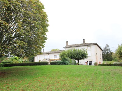 PROPRIETE A VENDRE - TOURNUS - 241 m2 - 520000 €