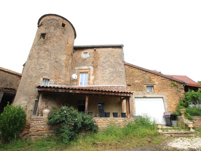 MAISON DE VILLAGE A VENDRE PROCHE DE TOURNUS