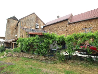 MAISON DE VILLAGE A VENDRE PROCHE DE TOURNUS