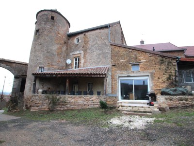 MAISON DE VILLAGE A VENDRE PROCHE DE TOURNUS