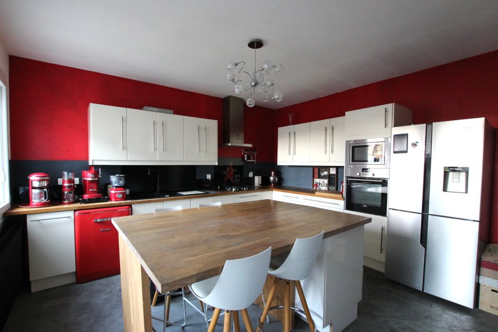 MAISON DE VILLE MITOYENNE AVEC COUR FERMEE - LACROST - 96 m2 - VENDU