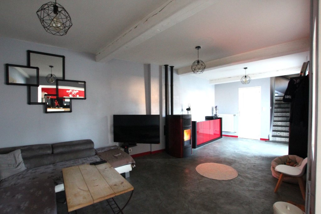 MAISON DE VILLE MITOYENNE AVEC COUR FERMEE - LACROST - 96 m2 - VENDU