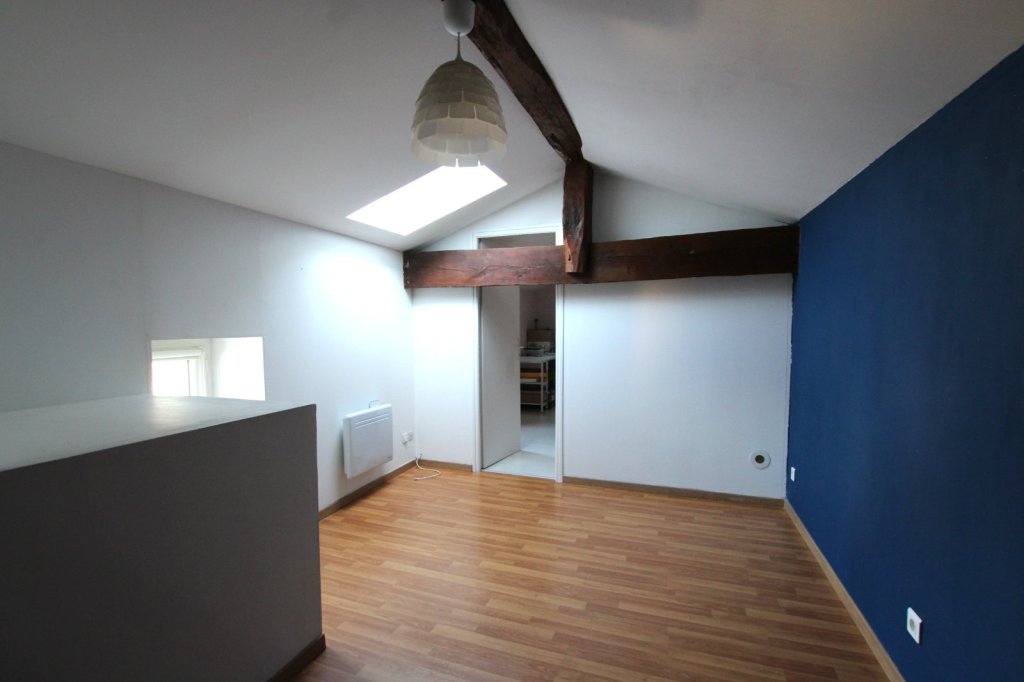 MAISON DE VILLE MITOYENNE AVEC COUR FERMEE - LACROST - 96 m2 - VENDU