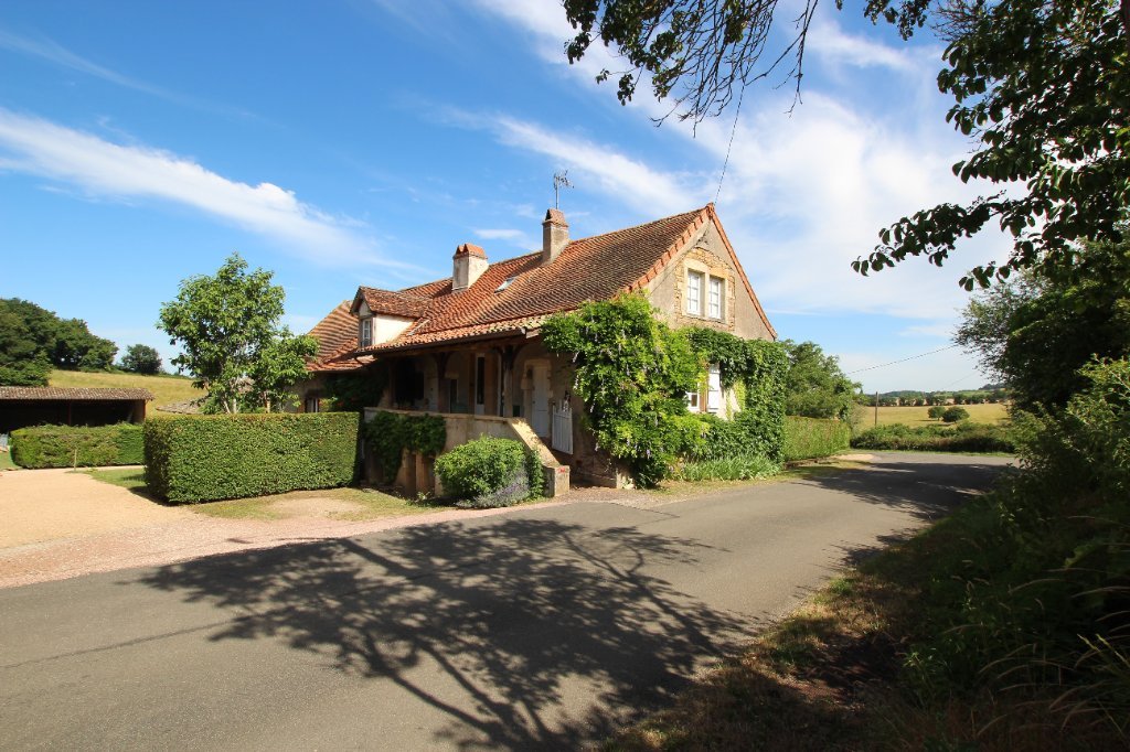 MAISON - LA CHAPELLE SOUS BRANCION - 170 m2 - VENDU