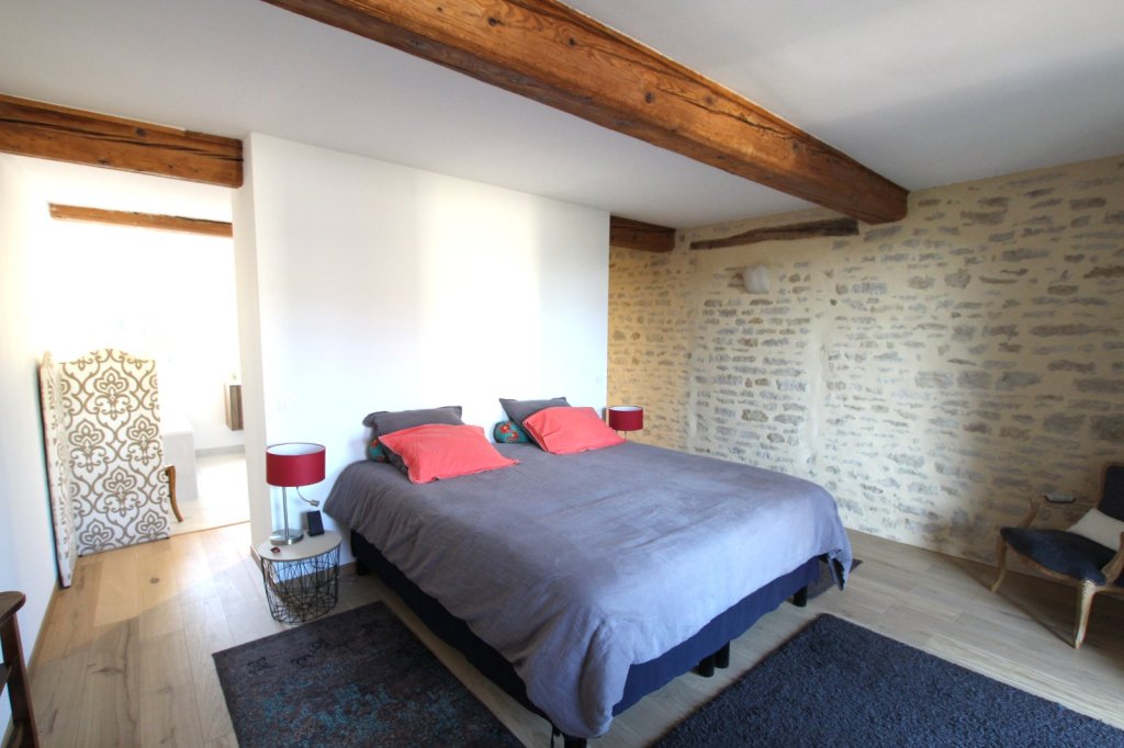 MAISON - FARGES LES MACON - 221 m2 - VENDU