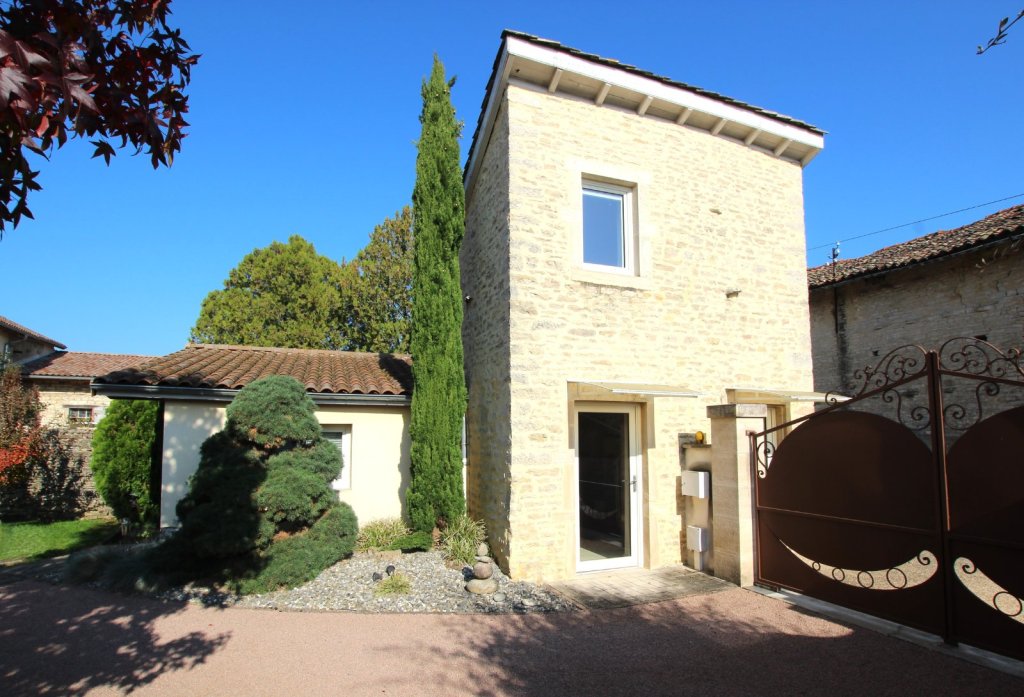 MAISON - FARGES LES MACON - 221 m2 - VENDU