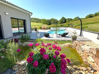 MAISON CONTEMPORAINE D ARCHITECTE AVEC PISCINE A VENDRE - TOURNUS - 169 m2 - 579�000�&euro;