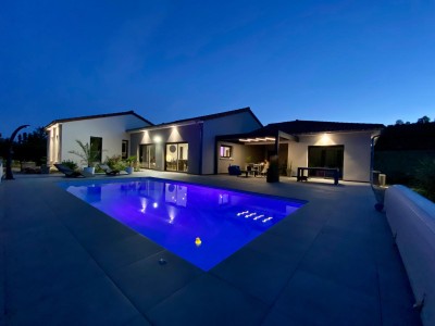 MAISON CONTEMPORAINE D ARCHITECTE AVEC PISCINE A VENDRE - TOURNUS - 169 m2 - 579�000�&euro;