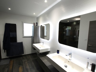 MAISON CONTEMPORAINE D ARCHITECTE AVEC PISCINE A VENDRE - TOURNUS - 169 m2 - 579�000�&euro;