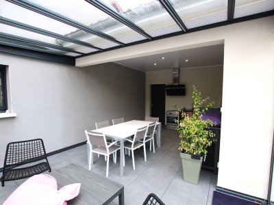MAISON CONTEMPORAINE D ARCHITECTE AVEC PISCINE A VENDRE - TOURNUS - 169 m2 - 579�000�&euro;