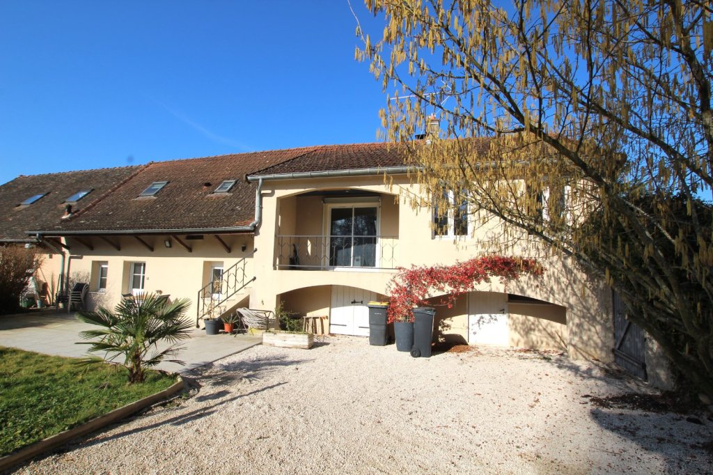 MAISON A VENDRE - TOURNUS - 112 m2 - 195 000 &euro;