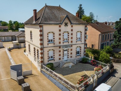 MAISON BOURGEOISE SUR SOUS-SOL - CUISERY - 223 m2 - VENDU