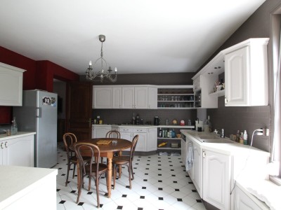 PROPRIETE A VENDRE - LOUHANS - 174 m2 - 380000€