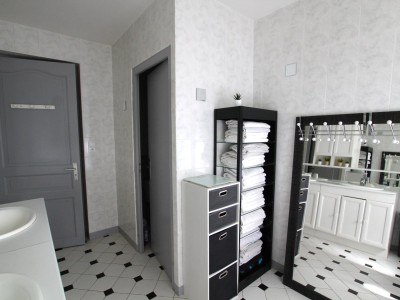 PROPRIETE A VENDRE - LOUHANS - 174 m2 - 380000€